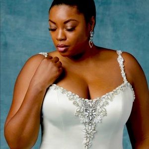 I bought another dress,I need to sell this one! It’s brand new, no alterations